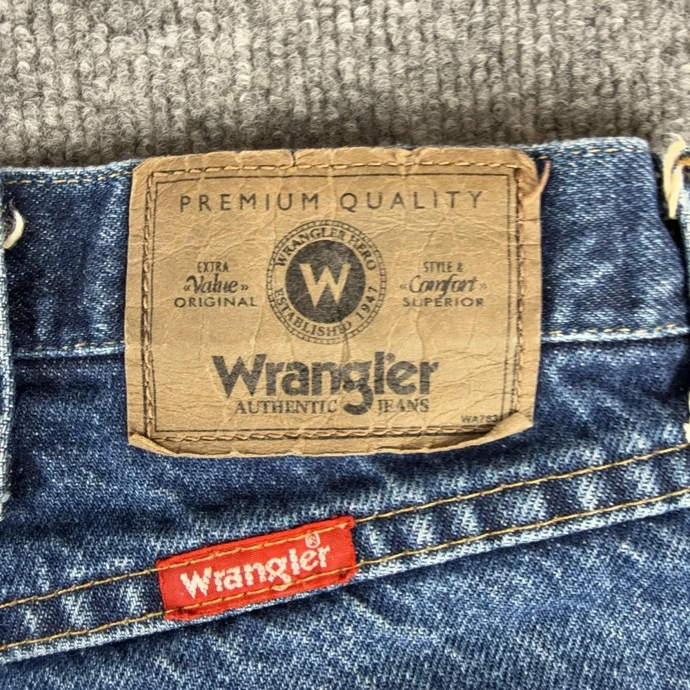 Wrangler Jeans Mens 38x30 Blue Medium Wash Denim Regular Straight Leg 96501MR